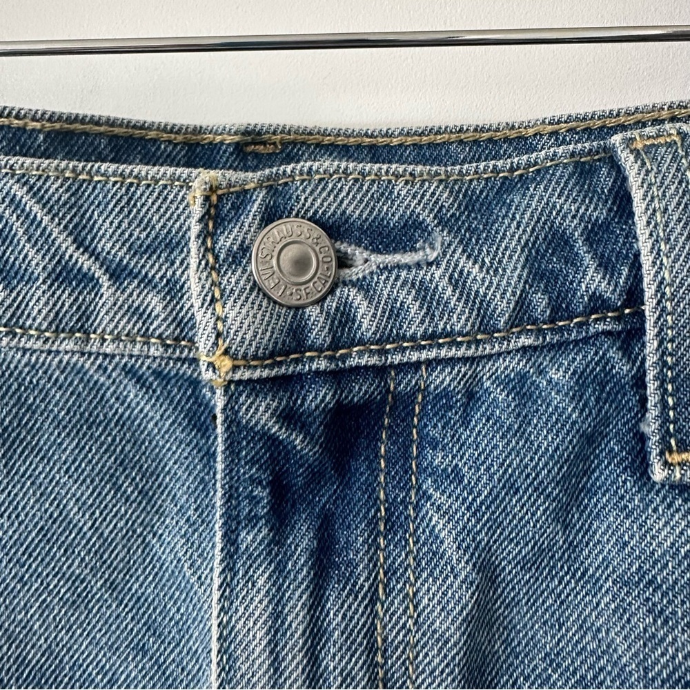 Levi’s High Rise Deconstructed Denim Skirt Size 32 - Picture 2 of 6